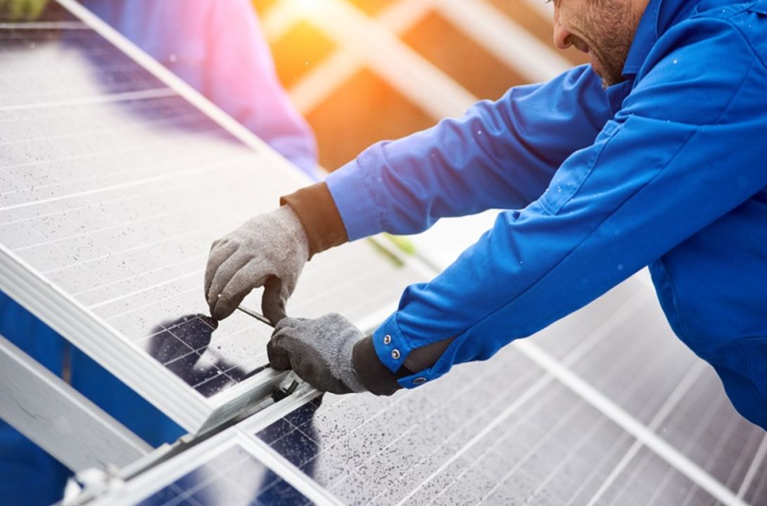Nieuwbouwwoningen met zonnepanelen: btw deels aftrekbaar